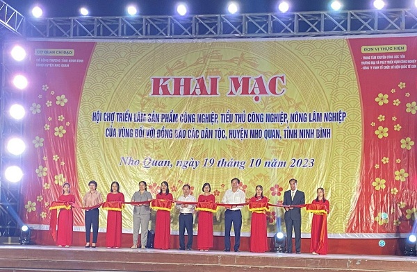 Khai mạc Hội chợ triển lãm sản phẩm công nghiệp, tiểu thủ công nghiệp, nông lâm nghiệp của vùng đối với đồng bào các dân tộc huyện Nho Quan