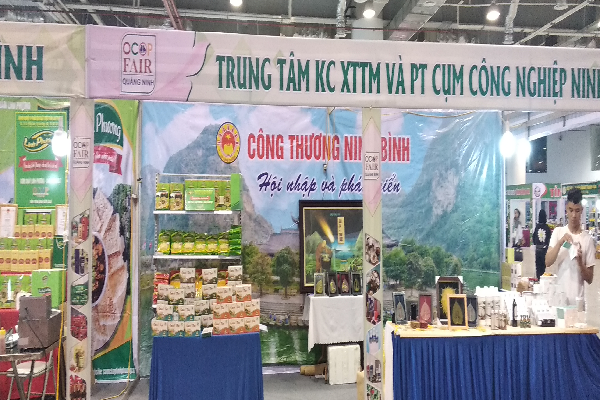 Trung tâm khuyến công Xúc tiến thương mại và phát triển Cụm công nghiệp tham gia gian hàng tại Hội chợ OCOP Quảng Ninh 2020